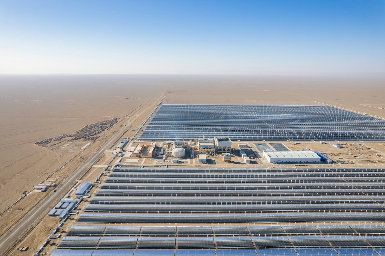 solar farm aerial fo29TwLF4to unsplash